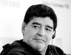 Diego Maradona nie yje. Legendarny pikarz zmar w wieku 60 lat