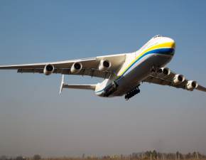 Nietypowy samolot lata nad Kijowem. Przekaza wymown wiadomo Putinowi