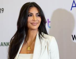 Kim Kardashian kusi w sieci. 41-latka eksponuje atuty w skpej bielinie FOTO