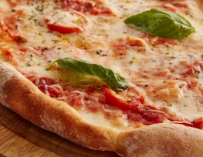Darmowa pizza i sylwester co weekend? To obietnice jednego z kandydatw na prezydenta Warszawy!