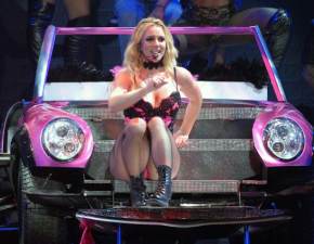 Britney Spears publikuje prawie cakiem nagie zdjcia z pocieli. Fani maj do 18+
