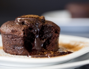 Ciasto z pynn czekolad wedug przepisu Ani Starmach! Sprawd, jak w atwy sposb zrobi ten kultowy deser!