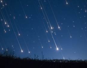 Spadajce gwiazdy 2023. Kiedy obserwowa deszcz meteorw? Kosmiczny spektakl ju wkrtce!