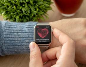 Apple Watch uratował życie. Zegarek pomógł w wykryciu groźnego nowotworu