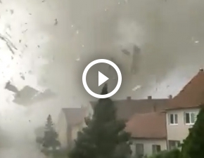 Niszczycielskie tornado w Czechach! ywio wybija okna i amie drzewa jak zapaki WIDEO