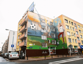 Kazimierz Grski uwieczniony na muralu na bloku, w ktrym mieszka! By charyzmatyczn osob