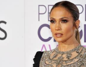 Jennifer Lopez odwanie odsonia biust na Met Gali. Nigdy nie zawodzisz FOTO 