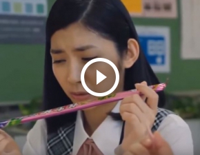 Wciga jak serial. Ta japoska reklama gumy do ucia jest naprawd porbana! 