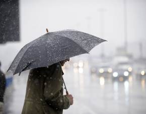 IMGW ostrzega przed intensywnymi opadami deszczu! S alerty pierwszego stopnia