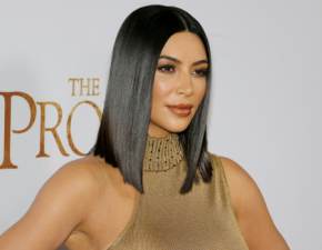 Kim Kardashian rzuca fanw na kolana. Gwiazda odwanie eksponuje wdziki FOTO