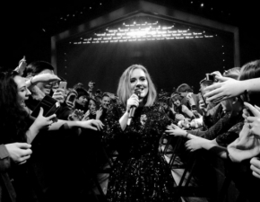 Ten cover zachwycił Adele, która zaprosiła jego wykonawców na scenę!