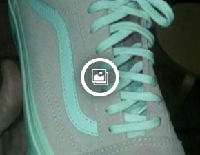 Błękitno-szare czy różowo-białe? Jakiego koloru są te buty?