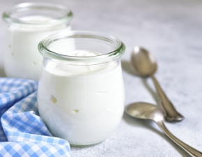 Jak zrobi jogurt? Sprawdzony przepis na domowy jogurt