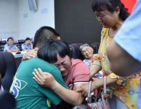 Chiny. Przejecha p miliona kilometrw w poszukiwaniu dziecka. Po 24 latach odnalaz uprowadzonego syna