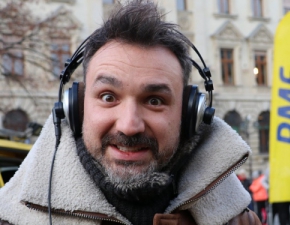Mateusz Ziko speni yczenie suchaczki RMF FM w Szczecinie