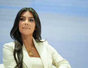 Kim Kardashian pozuje w zmysowej bielinie. Fani s zachwyceni: Niezy widok ZDJCIA