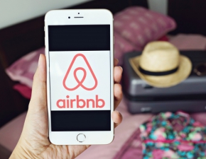 Airbnb zmienia zasady wynajmu. Wprowadza zakaz imprez i ograniczenia wiekowe