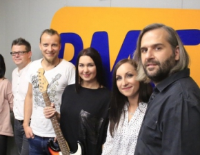 Zagraj z Piotrem Kupich na gitarze w RMF FM! Licytacja na leczenie Hani trwa
