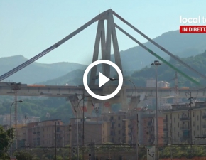 Wysadzanie filarw zawalonego mostu w Genui WIDEO