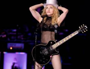 Madonna zaoya kontrowersyjn bielizn i wyjawia traum z dziecistwa. Internauci nie mog opanowa emocji FOTO