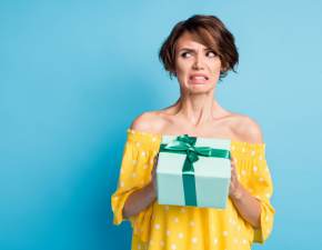 4 zakazane prezenty, ktre przynosz nieszczcie. Znasz przesdy zwizane z upominkami?