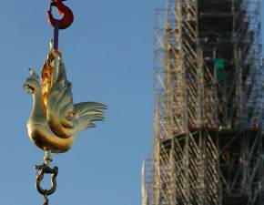 Kolejny kamie milowy w odbudowie katedry Notre Dame. Odsonito fragment nowej iglicy
