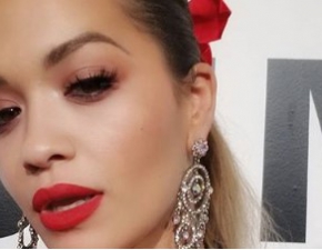 Zobacz, w czym Rita Ora pojawia si na czerwonym dywanie!