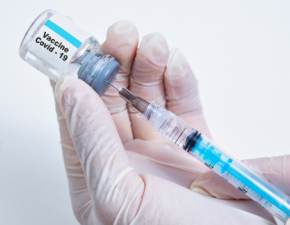 Przeterminowane szczepionki przeciwko Covid-19. Zaszczepiono nimi blisko 200 osób  