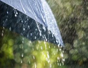 Przed nami pochmurna i deszczowa niedziela. IMGW ostrzega przed silnym wiatrem i intensywnymi opadami