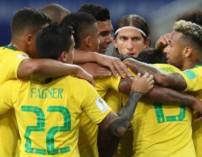Brazylijscy piłkarze wzruszają! Zagrali ze swoimi dziećmi