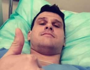 Uczestnik Goggleboxa trafi do szpitala. Jakub Feliski dozna powanej kontuzji