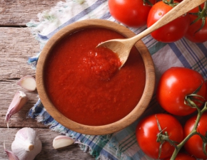 Uniwersalny sos pomidorowy ze wieych pomidorw