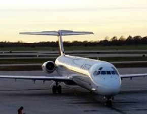 Setki pasaerw utkno w samolotach w porcie lotniczym w Atlancie