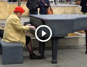 Katowice. Nagranie wystpu fortepianowego robi furor w sieci WIDEO