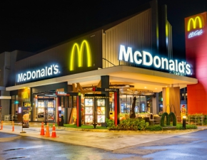 Zgrzeszya przez reklam hamburgerw? Religijna Rosjanka pozywa McDonalds