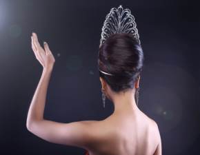 Pierwsza w historii Miss Anglii bez makijau. Melisa Raouf zmiota swoje konkurentki! FOTO