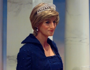 Elizabeth Debicki z The Crown wyglda tak samo jak ksina Diana!