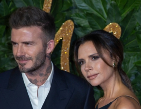 David Beckham w rocznicę ślubu z Victorią dzieli się prywatnymi zdjęciami pary. Piłkarz żartobliwie komentuje wspólne stylizacje ZDJĘCIA