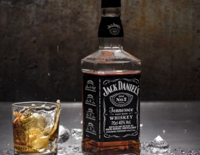 Alkokalendarz adwentowy: Wypeniony 23 butelkami whisky Jack Daniels!