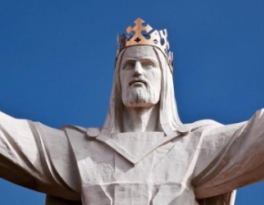 Na koronie figury Jezusa Chrystusa Krla Wszechwiata w wiebodzinie zamontowano anten internetow?!