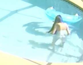 32-latka celowo utopia swojego psa w basenie. Szeryfowi puciy nerwy