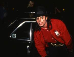 Utwory Michaela Jacksona usuwane z serwisw streamingowych. To nie on je piewa?