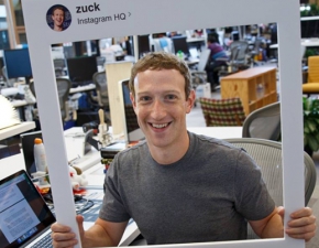 Mark Zuckerberg zasoni kamer i mikrofon w swoim laptopie. Boi si swojego Facebooka?