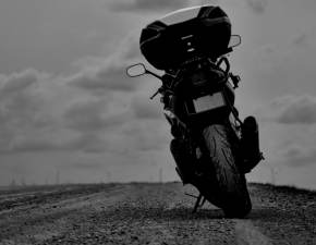 Horror w Suwakach. Ciao motocyklisty rozpado si na dwie czci