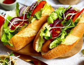 Domowe hot dogi pene warzyw 