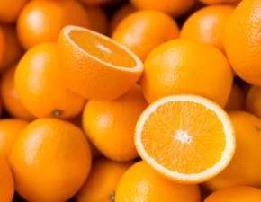 Biedronka rozdaje darmowe pomarańcze. Limit dzienny 2 kg