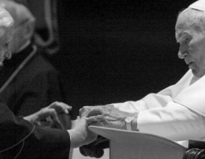 Benedykt XVI i Jan Pawe II. Dwa niezwyke pontyfikaty w trudnych czasach