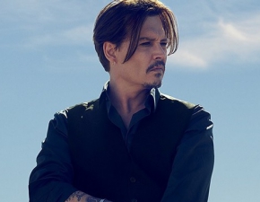 Johnny Depp kręci reklamę na pustyni! Zobacz zdjęcia! 