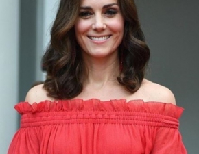 Olniewajca Kate Middleton w ognistej czerwieni