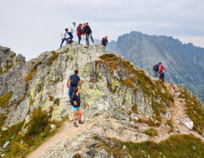 Turyci w Tatrach przekraczaj kolejne granice?! Tym razem okazali sobie mio z odrobin gipsu.... FOTO
